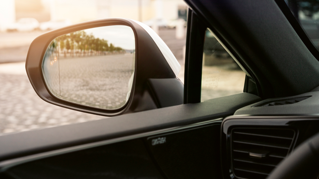 Lexus wing mirror Blind Spot Monitor warning